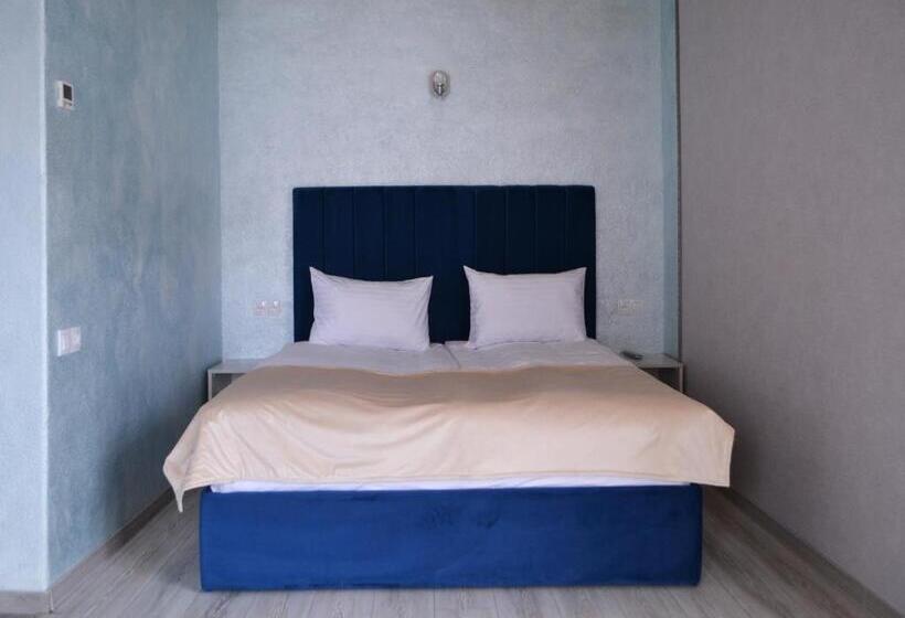 اتاق استاندارد سه نفره, Kare No Hotel Tsaghkadzor