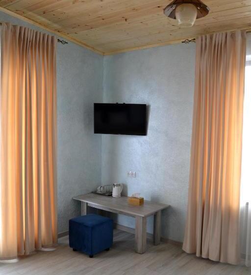 اتاق استاندارد سه نفره, Kare No Hotel Tsaghkadzor