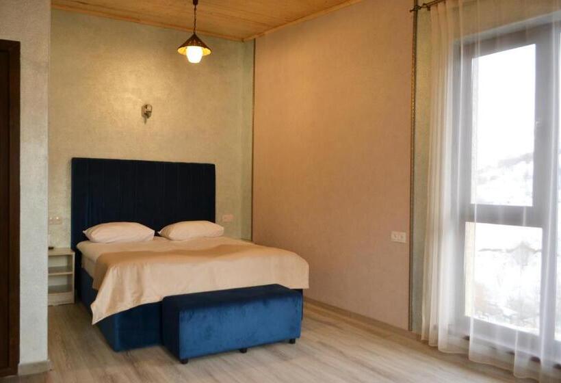 اتاق استاندارد سه نفره, Kare No Hotel Tsaghkadzor