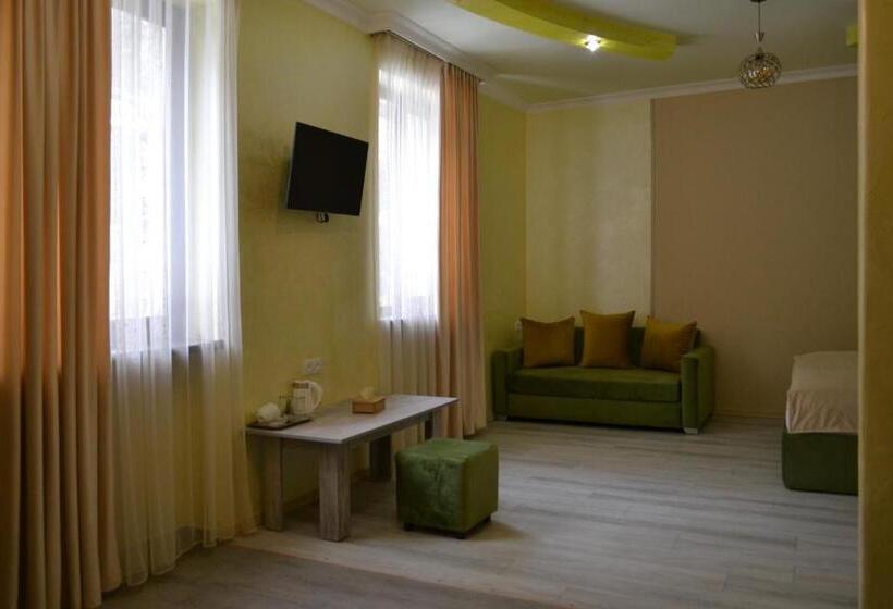 اتاق استاندارد چهار تخته, Kare No Hotel Tsaghkadzor