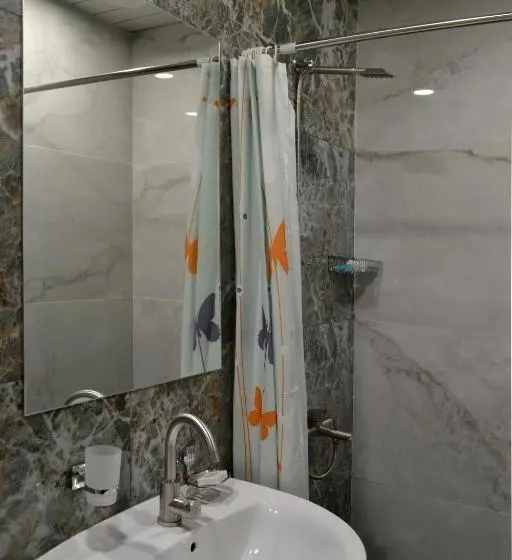 اتاق استاندارد چهار تخته, Kare No Hotel Tsaghkadzor