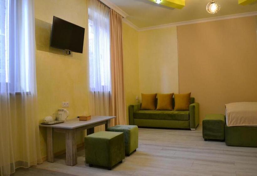 اتاق استاندارد چهار تخته, Kare No Hotel Tsaghkadzor