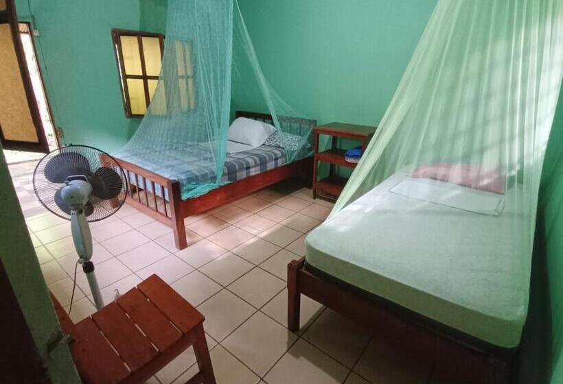 标准三人间, Hostal Así Es Mi Tierra