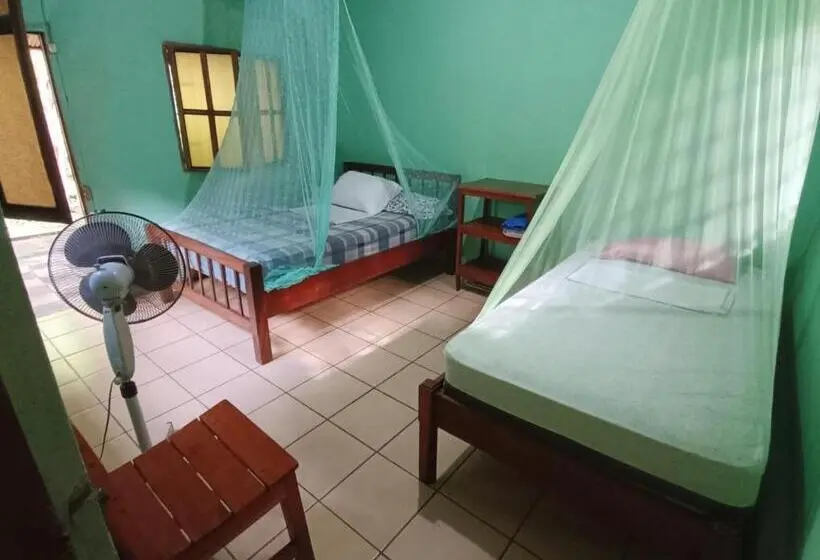 スタンダードトリプルルーム, Hostal Así Es Mi Tierra