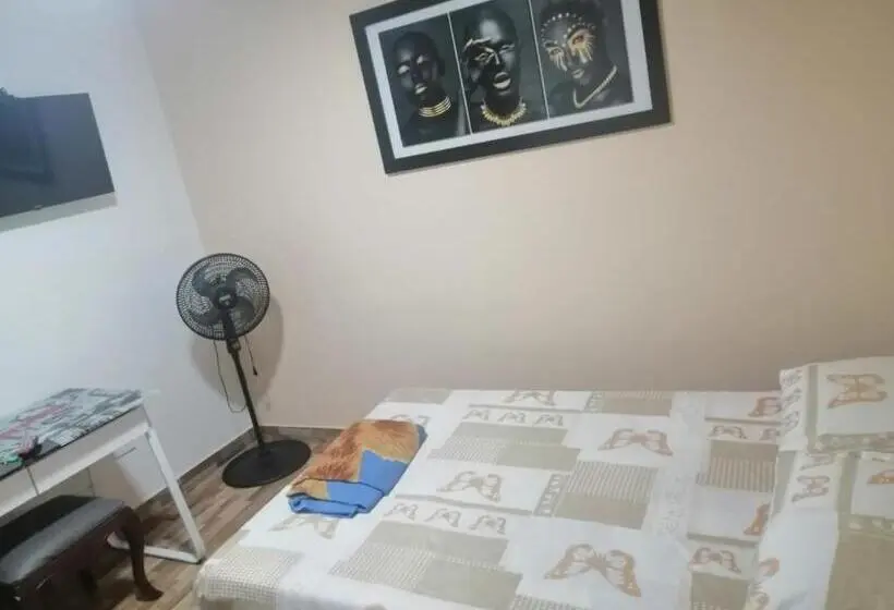اتاق اکونومی, Hostal Avanza