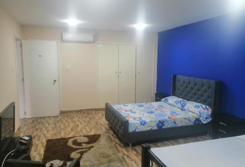 חדר משפחתי, Hostal Avanza
