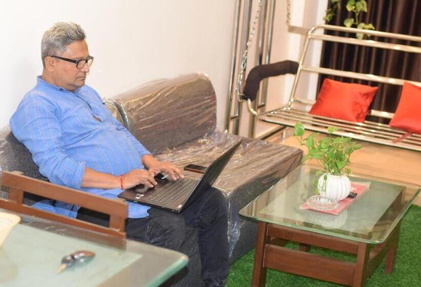 דירת חדר נוף לבריכה, Premium 2 Bhk Green Suites