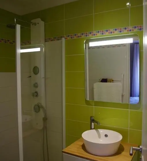 اتاق استاندارد, La Maison De L Artiste Chambres D Hôtes à Verdun Avec Jacuzzi