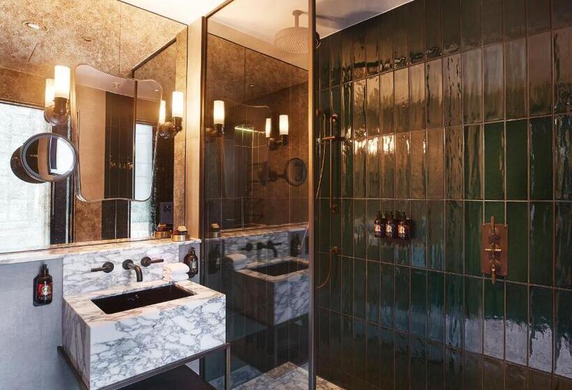 اتاق لوکس, Chateau Denmark London