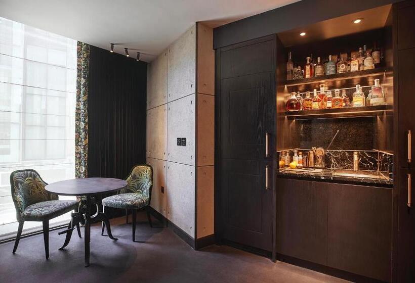 اتاق لوکس, Chateau Denmark London