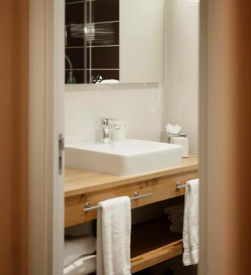 חדר דלוקס לשלושה, Dali Val D Europe