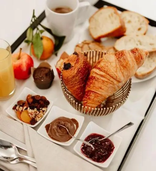 اتاق لوکس چهار تخته, Dali Val D Europe