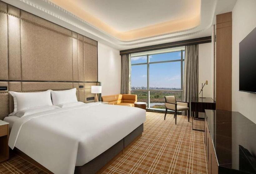 חדר אקזקיוטיב נוף לגינה, La Quinta By Wyndham Weifang South