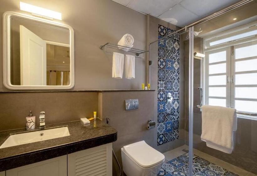 수피리어 룸, O Pierre