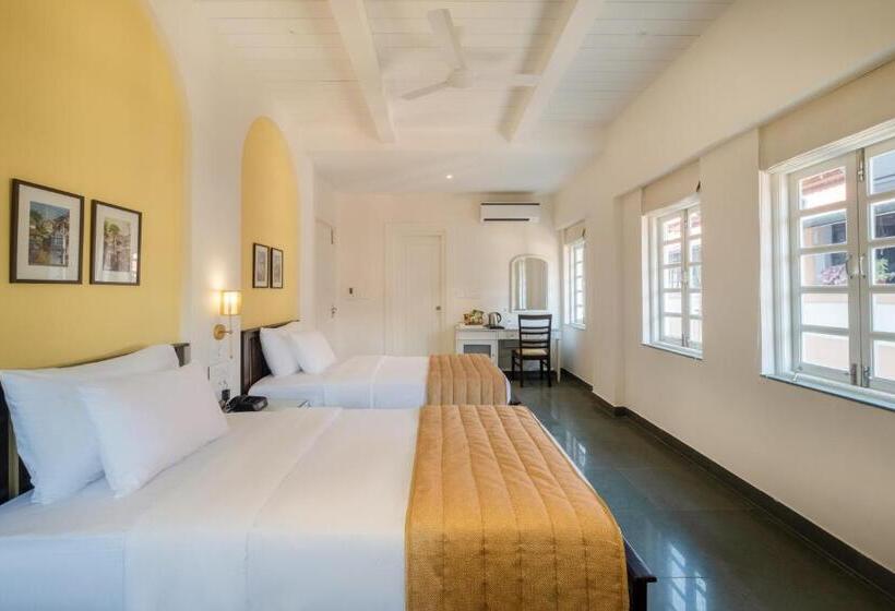 수피리어 룸, O Pierre