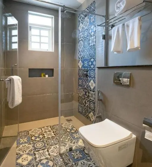 Superior Room, O Pierre
