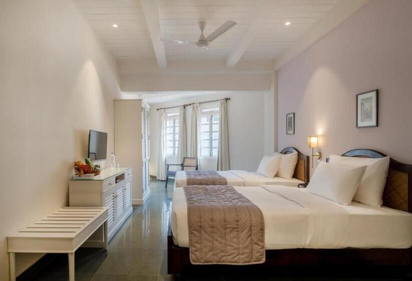 수피리어 룸, O Pierre