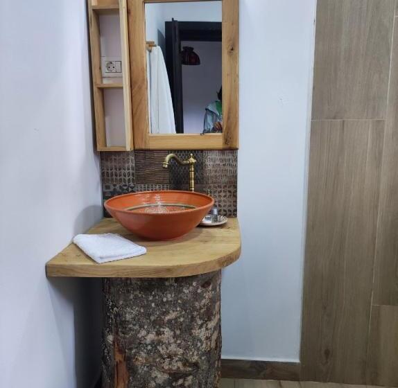 スタンダードルーム, Ograda Bunicilor