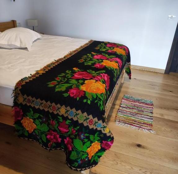 スタンダードルーム, Ograda Bunicilor