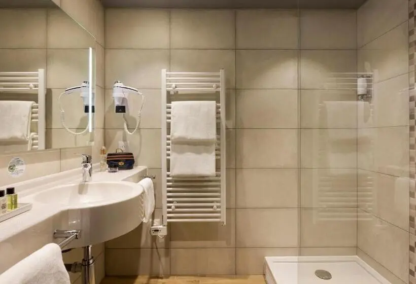 Standard Kolmen Hengen Huone, Hôtel Roi Soleil Prestige Plaisir St Quentin
