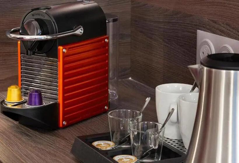 Standard Kolmen Hengen Huone, Hôtel Roi Soleil Prestige Plaisir St Quentin