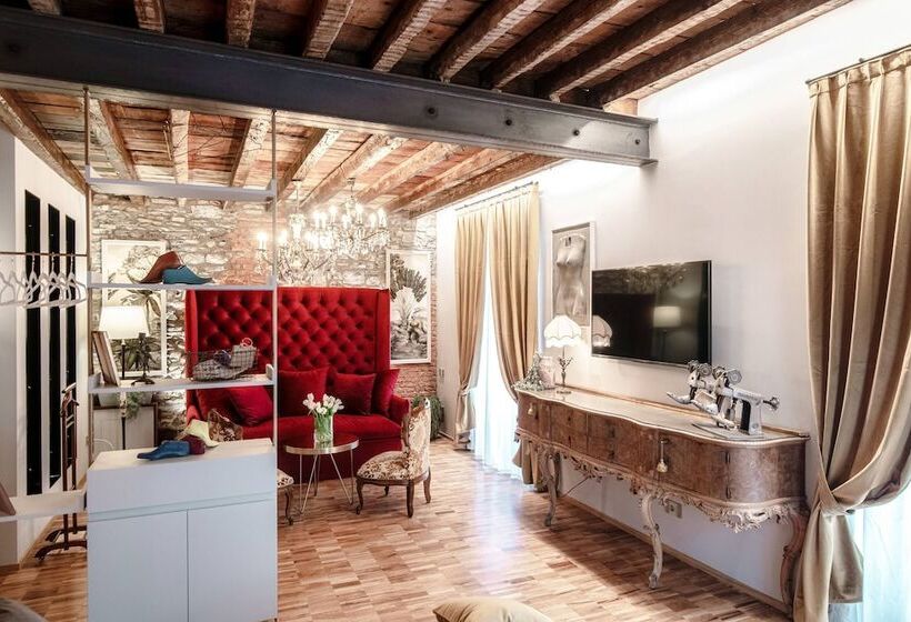 سوییت لوکس, Aurum   Como Luxury Suites