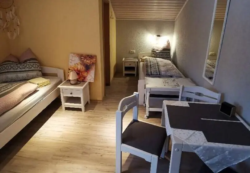 スタンダードトリプルルーム, Pension Hüttendorf 49 Gradnord
