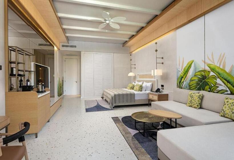 Standard swim-up room, Cullinan Belek