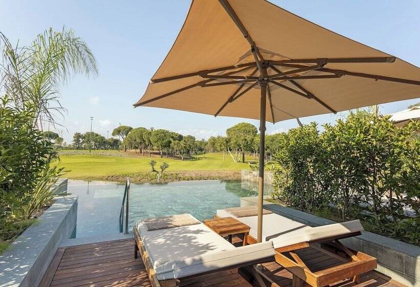 Standard swim-up room, Cullinan Belek