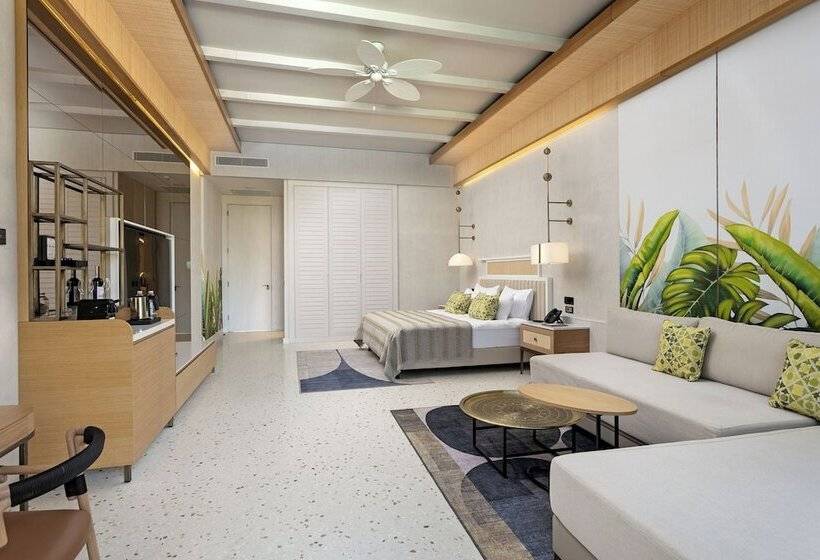 Standard swim-up room, Cullinan Belek