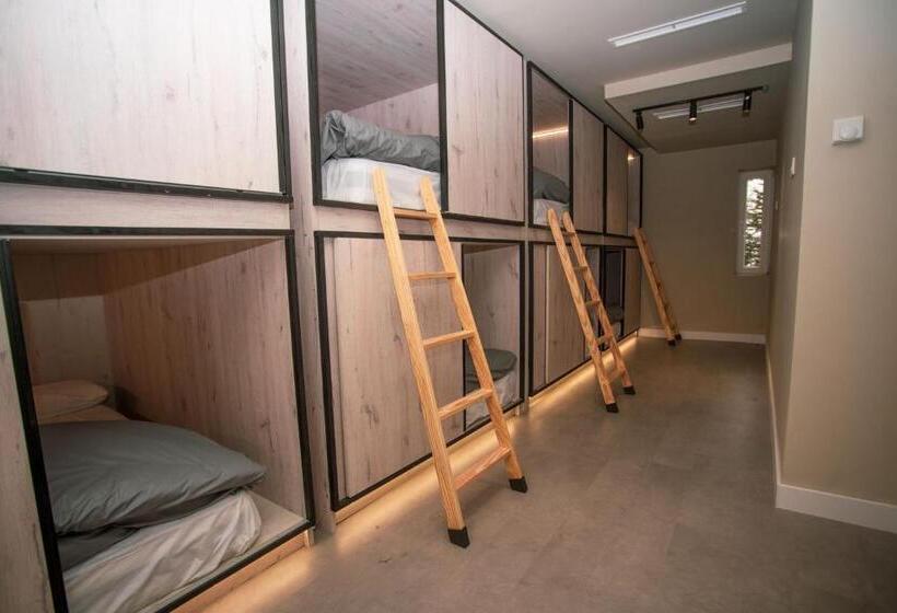 Кровать в Общей Комнате, Sierra Nevada Hostel