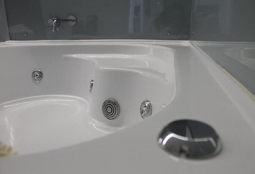 חדר סטנדרט עם ג'קוזי, Zaro Suites B&b