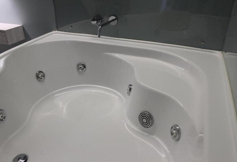 חדר סטנדרט עם ג'קוזי, Zaro Suites B&b