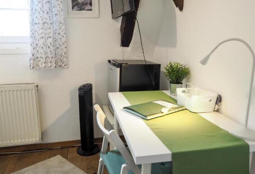 חדר סטנדרד יחיד חדר אמבטיה משותף, Gartenlaube Marburg