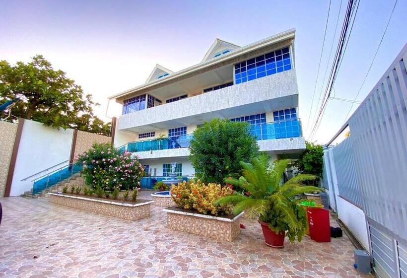 اتاق استاندارد سه نفره, Posada Shalain