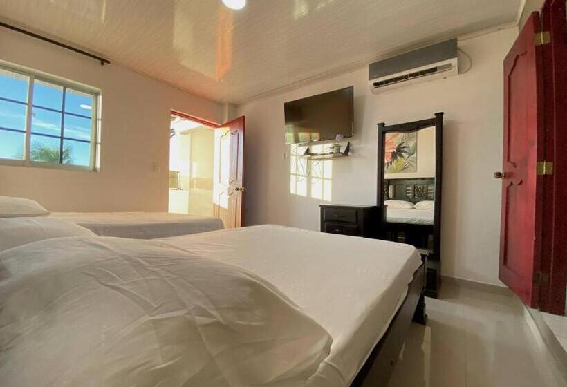 Standard Triple Room, Posada Shalain