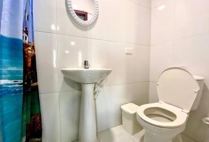 Standard Triple Room, Posada Shalain