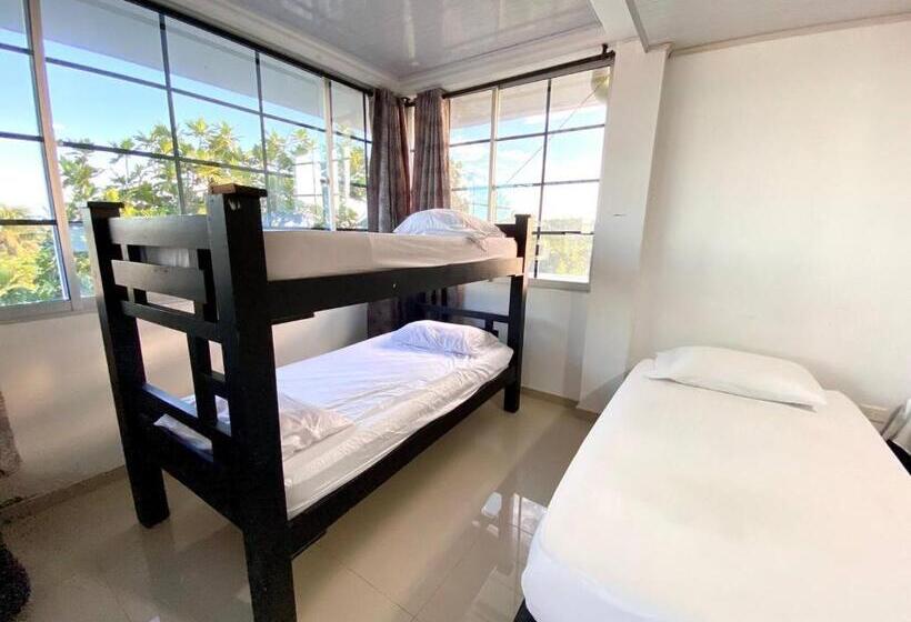 اتاق خانوادگی, Posada Shalain