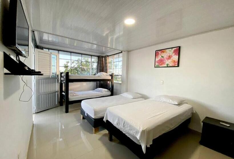 اتاق خانوادگی, Posada Shalain