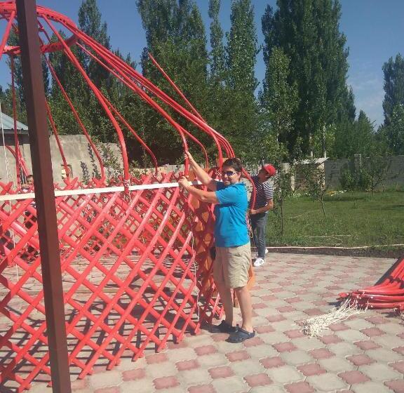 چادر با خدمات رفاهی استاندارد, Talants Guest House