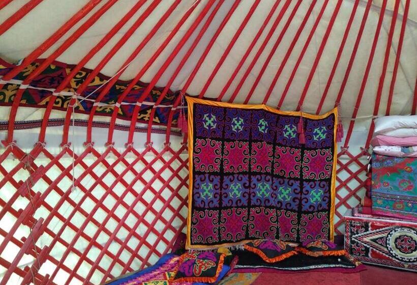 چادر با خدمات رفاهی استاندارد, Talants Guest House