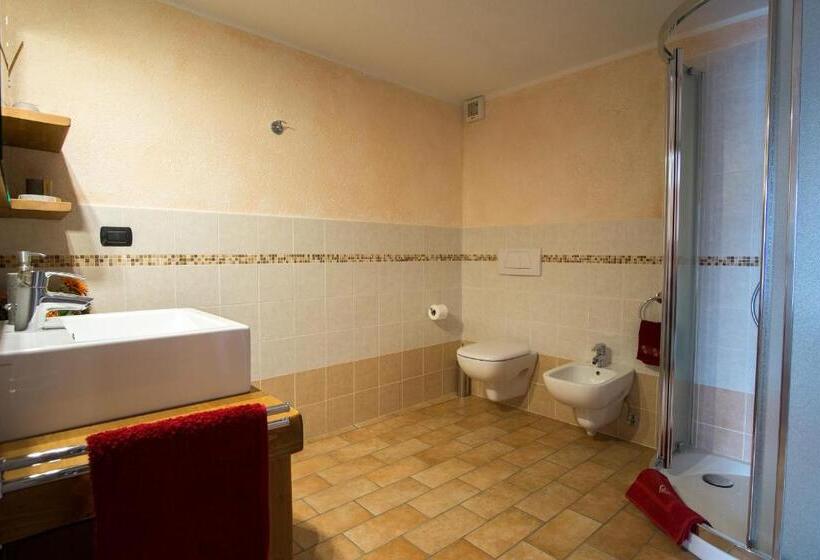 غرفة قياسية مزوَّدة بشُرفة, B&b Au Coin Du Village