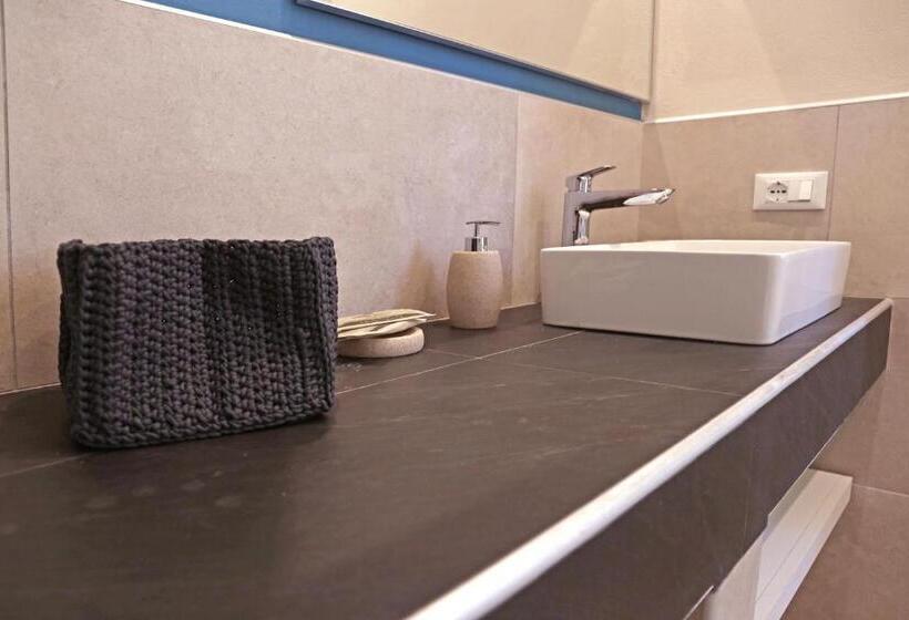 اتاق استاندارد سه نفره, App9 Rooms And Apartments