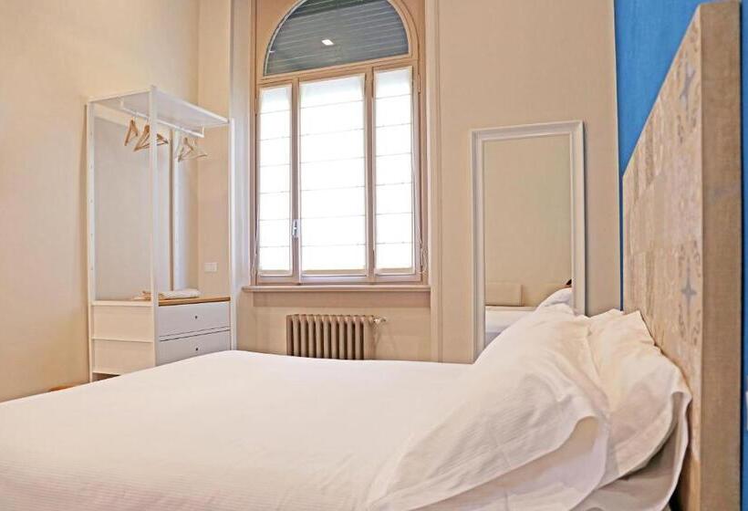 اتاق سهنفرۀ استاندارد با سرویس بهداشتی بیرون از اتاق, App9 Rooms And Apartments