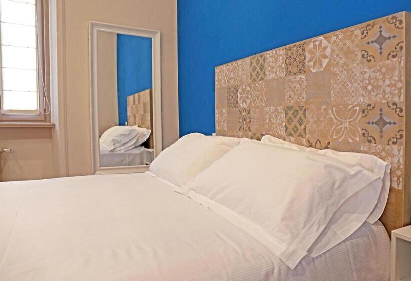 اتاق سهنفرۀ استاندارد با سرویس بهداشتی بیرون از اتاق, App9 Rooms And Apartments