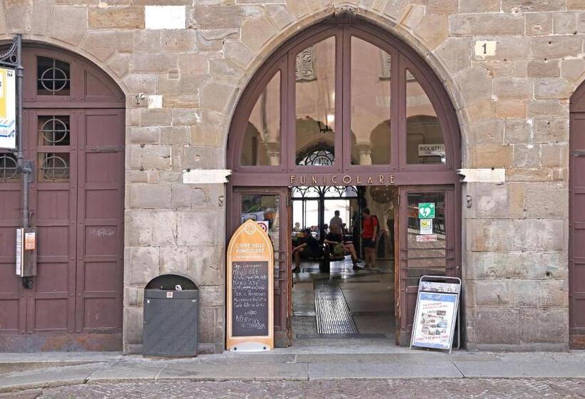 اتاق سهنفرۀ استاندارد با سرویس بهداشتی بیرون از اتاق, App9 Rooms And Apartments