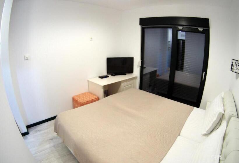 Номер Стандарт с Балконом, Green Coffee House