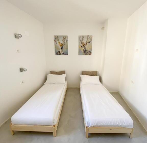 استودیوی استاندارد, Guest House Via Flavia