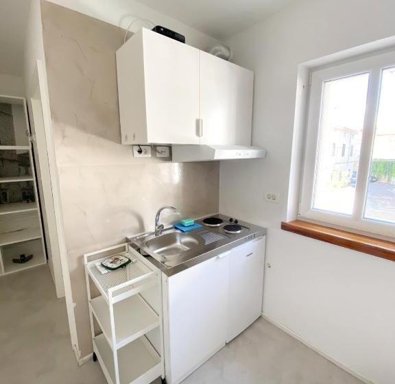 استودیوی استاندارد, Guest House Via Flavia