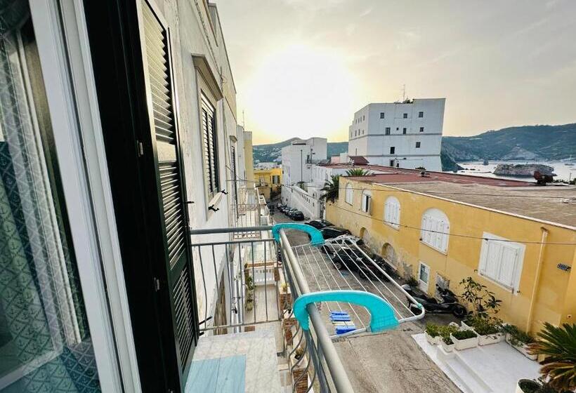 オーシャンビュースタンダードルームバルコニー付き, Sky Ponza   Immobilevante